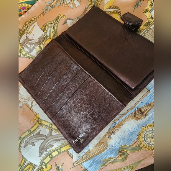 Chanel CC Embossed Caviar brown leather wallet - Picture 2 of 12